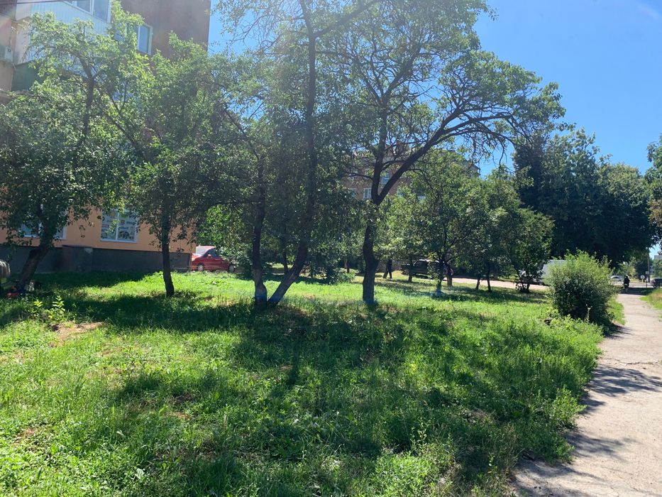 Продам комерційну земельну ділянку в городі під будівництво