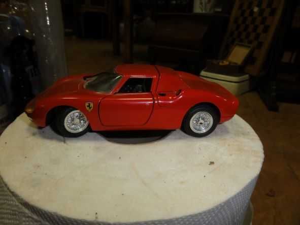 Model Ferrari 250 Le Mans.