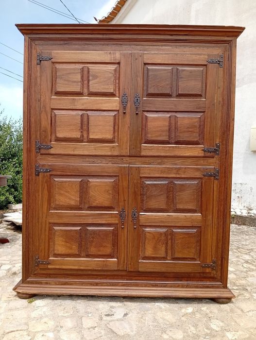 Armário madeira maciça