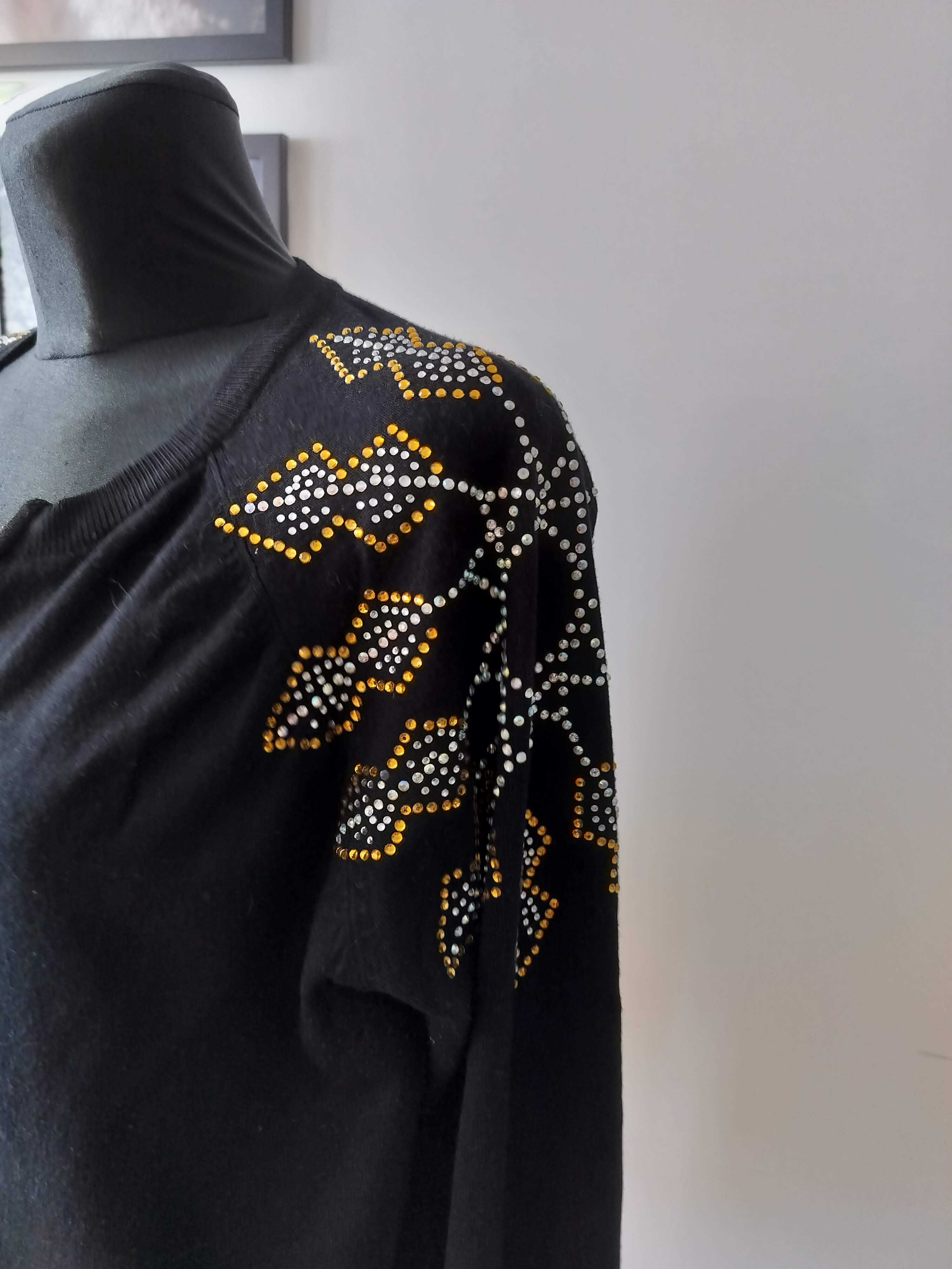 Sweter damski 44 wyjątkowy z efektowną aplikacją zamek
