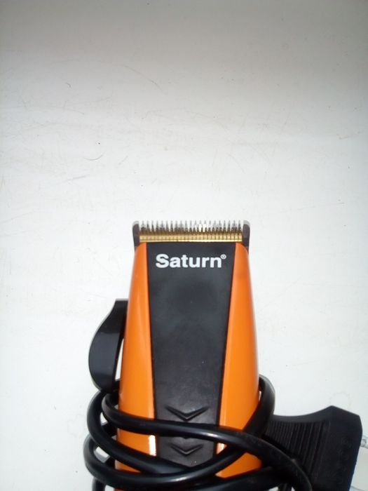 Машинка для стрижки Saturn.