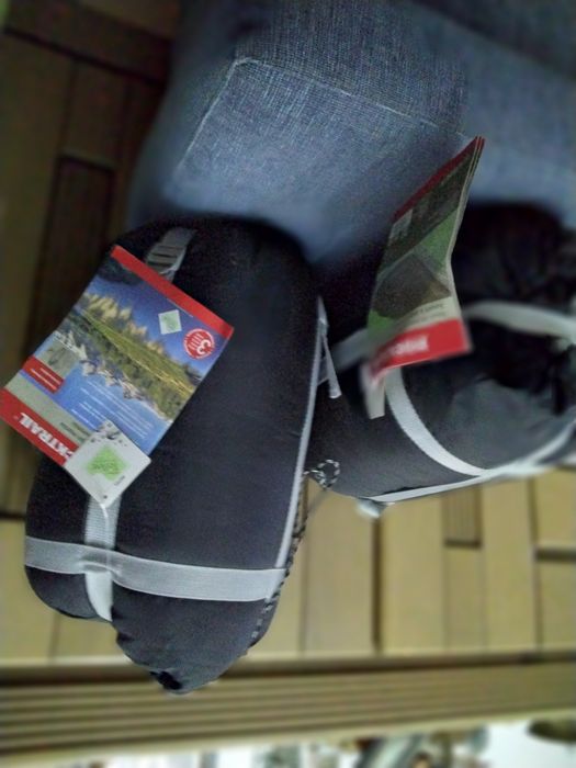 2 sacos cama mais dois colchões e tenda de praia um pessoa  novo