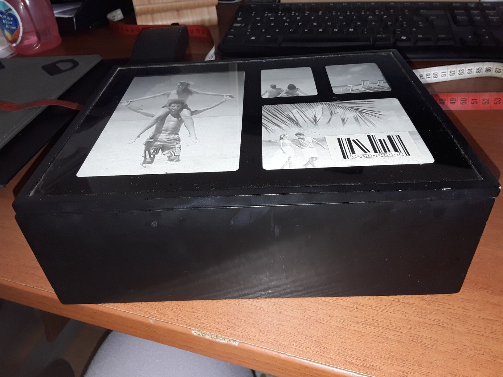 Caixa preta com vidro na tampa para fotos para várias utilidades
