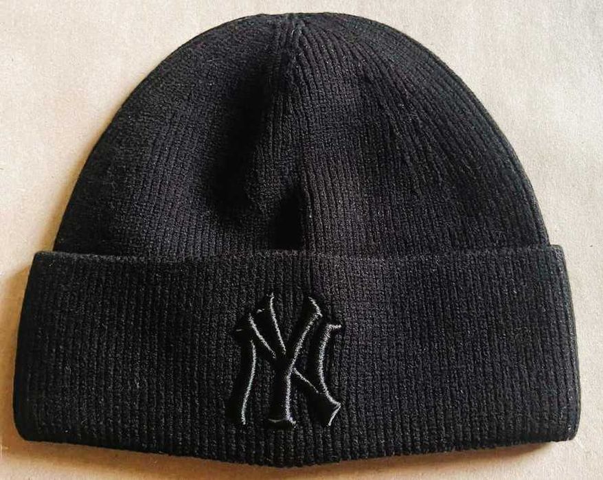 New York Yankees !! Czapka NY !! Zimowa !! Czarna z czarnym haftem