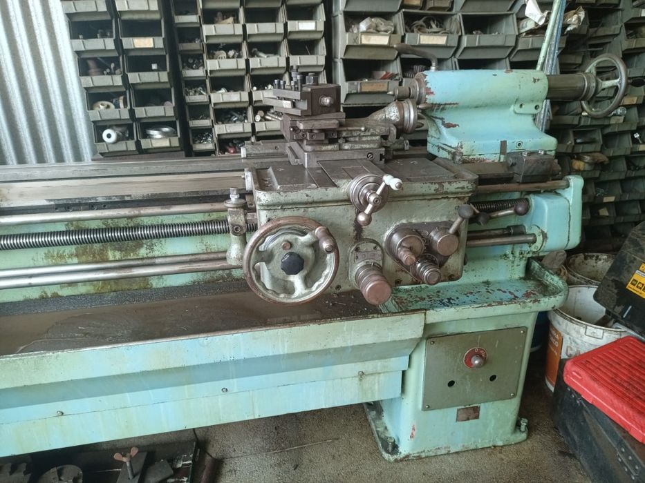 Torno Mecânico TOS – 1,35m Entre Pontas | Industrial, Robusto e Pronto