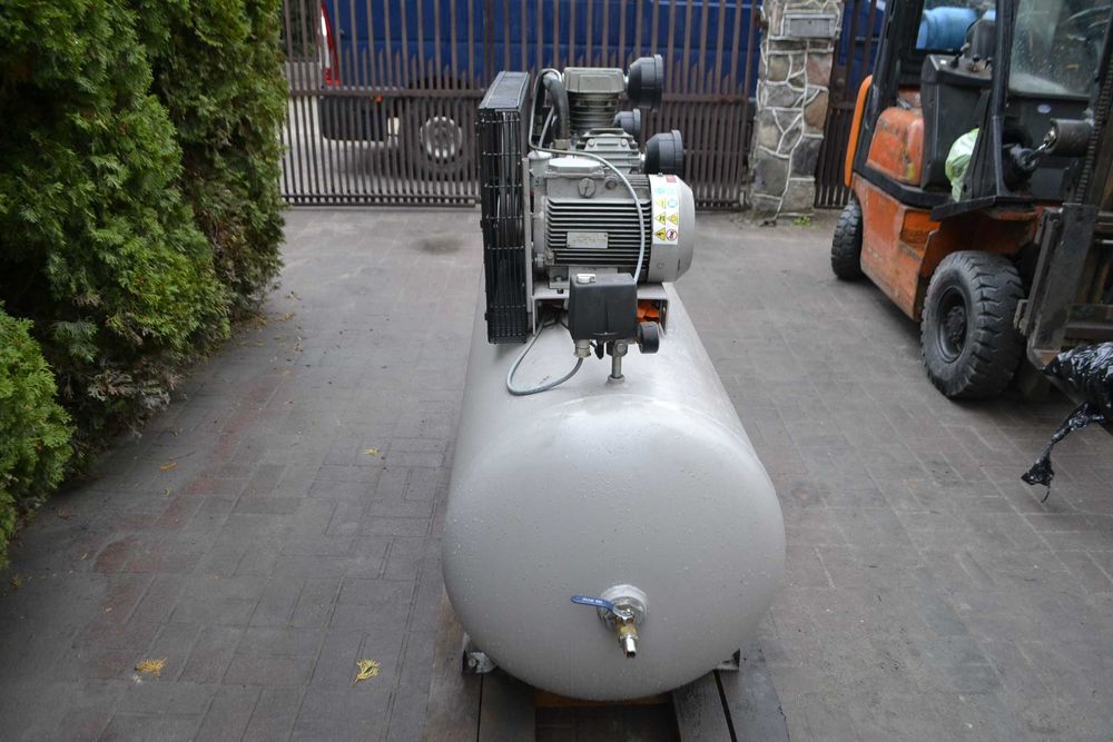 Kompresor olejowy sprężarka tłokowa WALTER GK 880-5.5/500 500L,LOOKNIJ