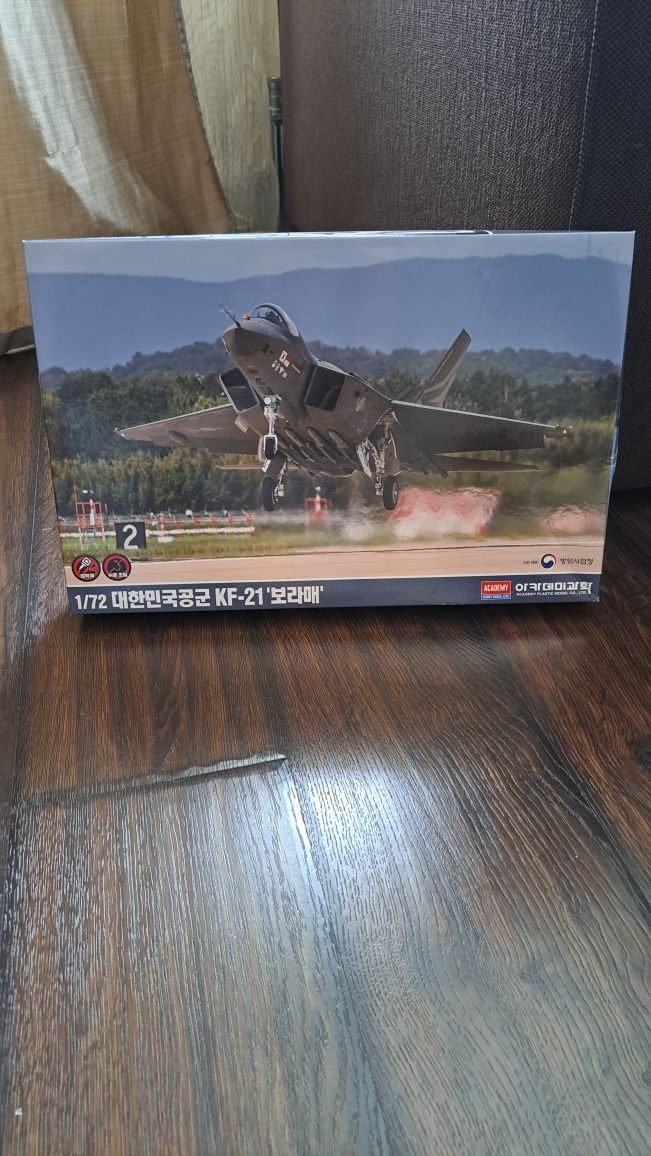 Сборная модель истребителя KF-21 Новая.