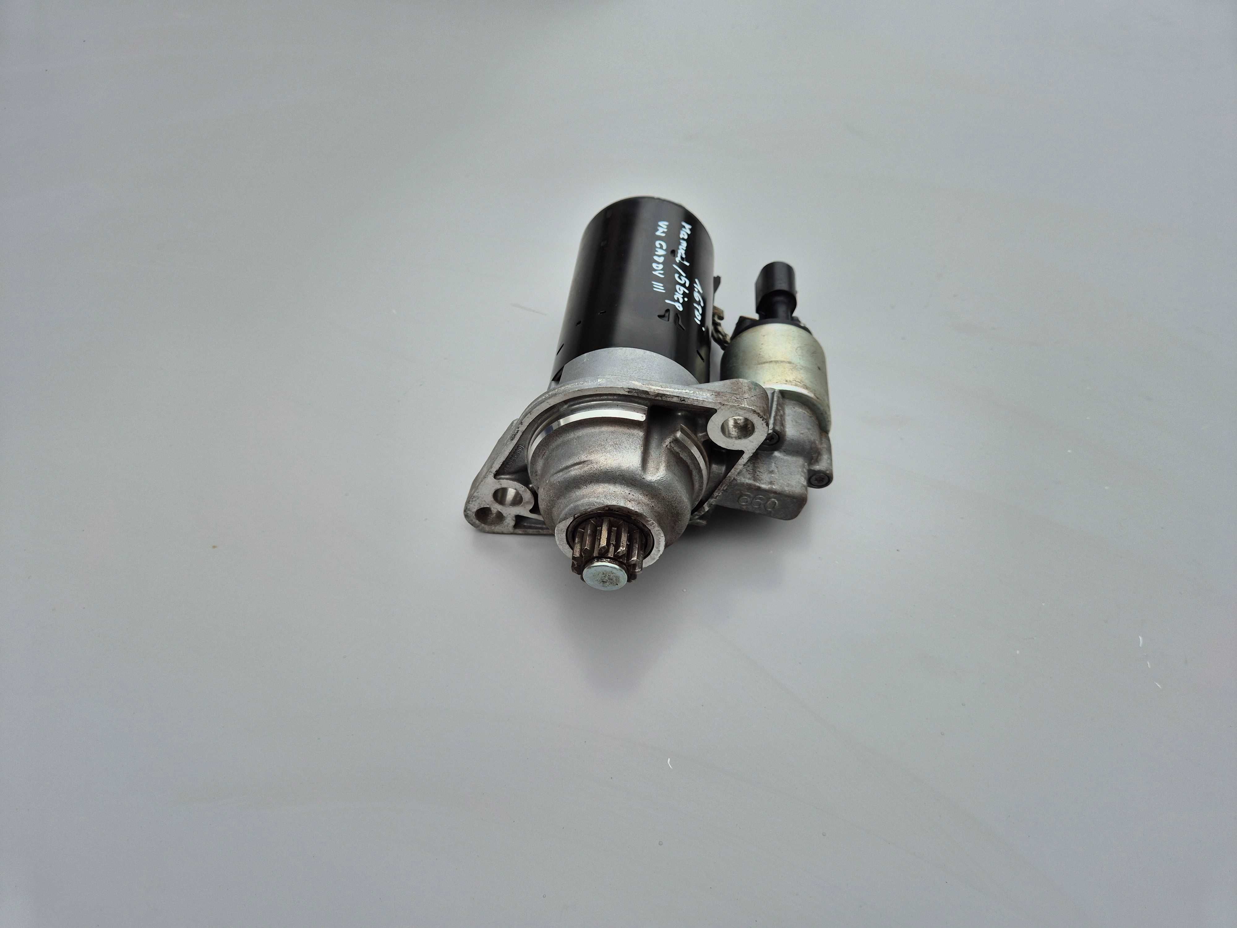Rozrusznik Kompletny BOSCH VW Caddy 3 III 1.6TDI 2.0TDI Passat B6 Audi