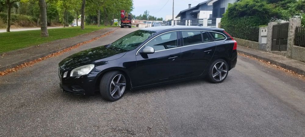 Volvo V60 2.0 D3 R-Design Momentum
