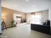 T3 Remodelado com Estúdio T0 Rentável - Vila Maria, Setúbal