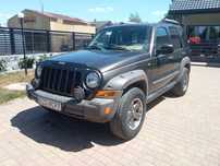 Jeep Cherokee Sprzedam Jeep cherokee w wersji renegate w nietypowym kolorze khaki