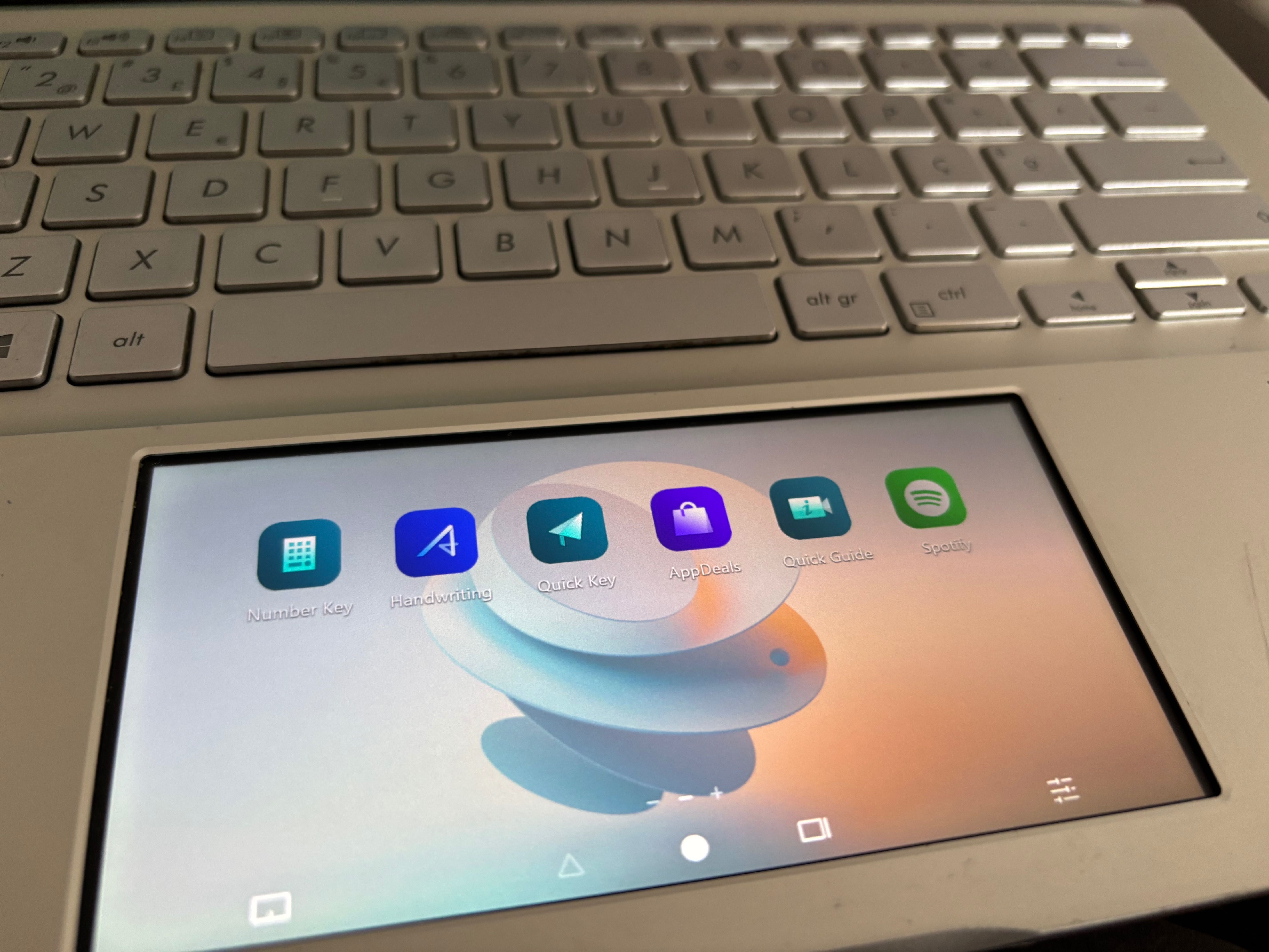 Portátil asus Vivobook I7