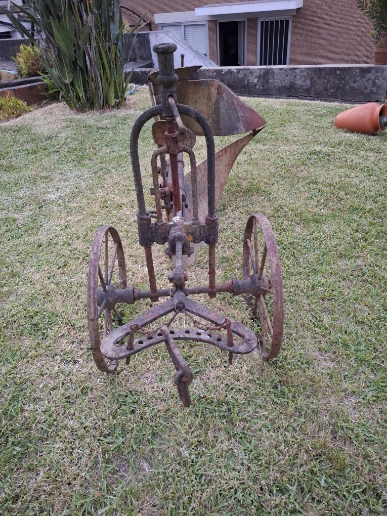 Charrua antiga em ferro