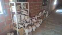 Potes em barro branco