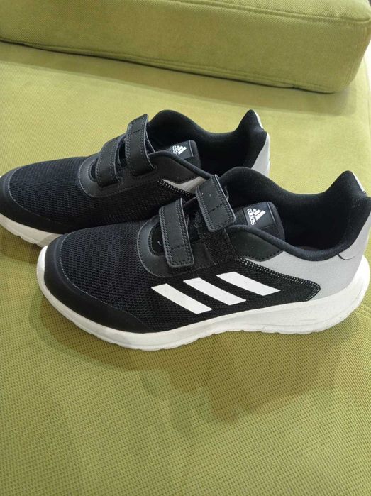 Кросівки жіночі Adidas розмір 40