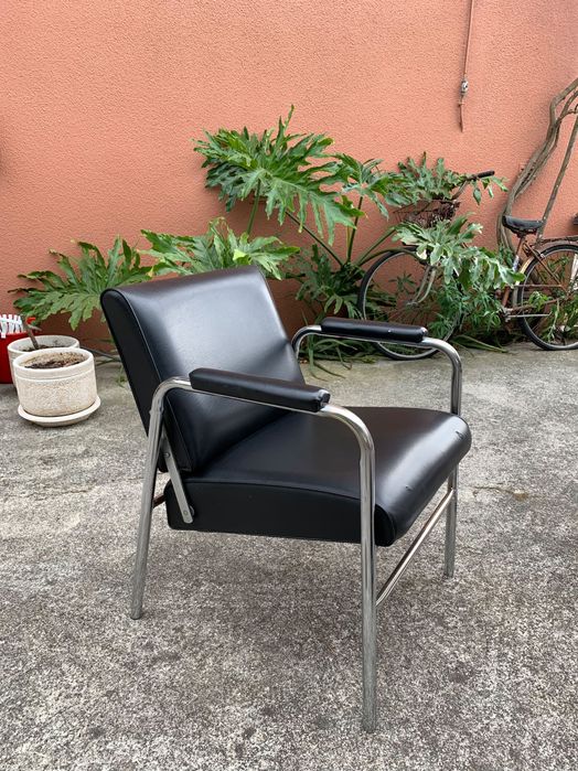 Cadeiras e lava cabeças cabeleireira