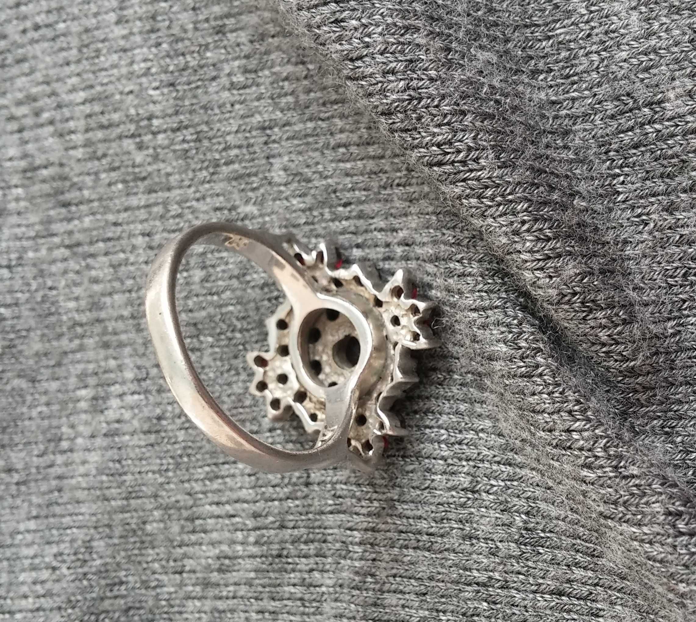 Кольцо перстень, чеський натуральний гранат піроп. Срібло.Вінтаж