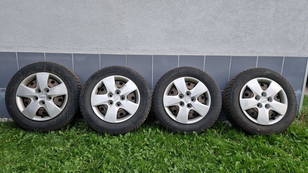 Zimowe opony z felgami stalowymi i kołpakami Kia 195/65R15 91T Dayton