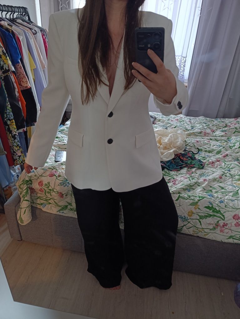 Zara rozmiar XL biała marynarka