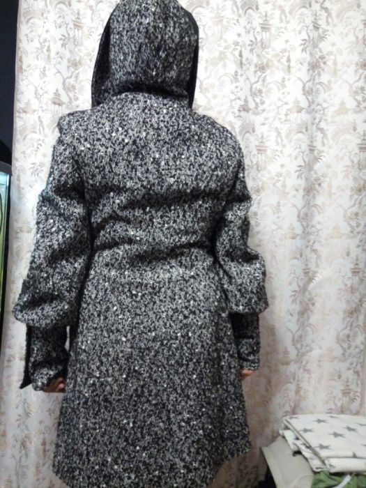 Продам демисезонное пальто