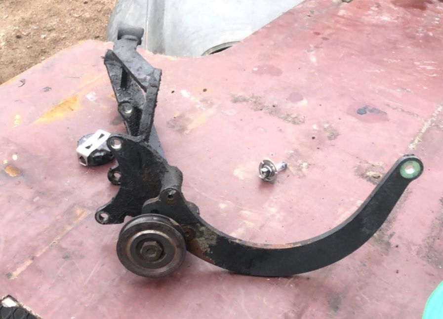 Кронштейн компрессора Рефрижератора Volkswagen Крафтер 2.0, 2.5