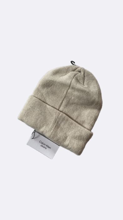 Новая зимняя шапка calvin klein (ck monogram logo beanie hat)с америки