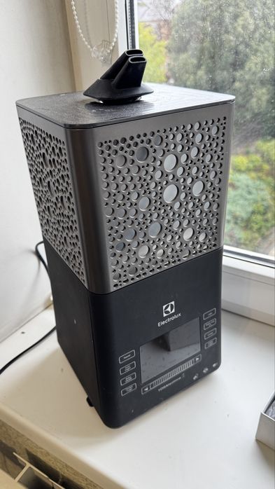 Зволожувач повітря ELECTROLUX EHU-3710D