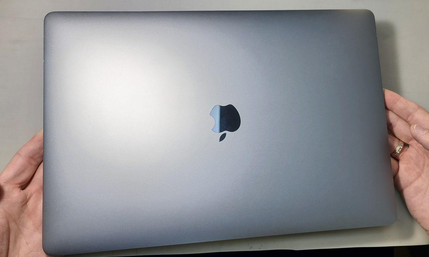 Macbook pro запчасти корпус матрица батарея клавиатура в сборе 610$