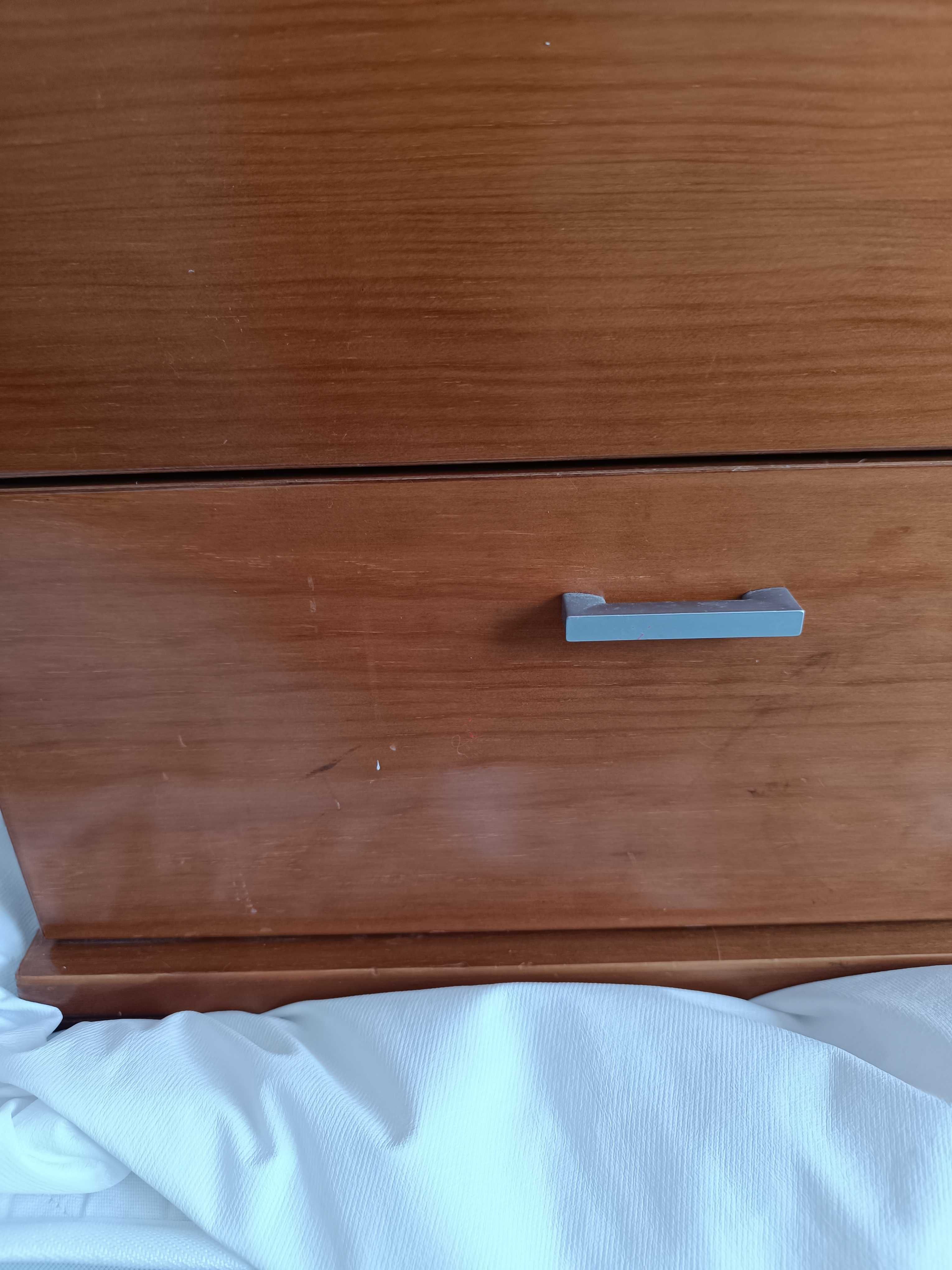 Cama Solteiro + Mesa de Cabeceira Conforama