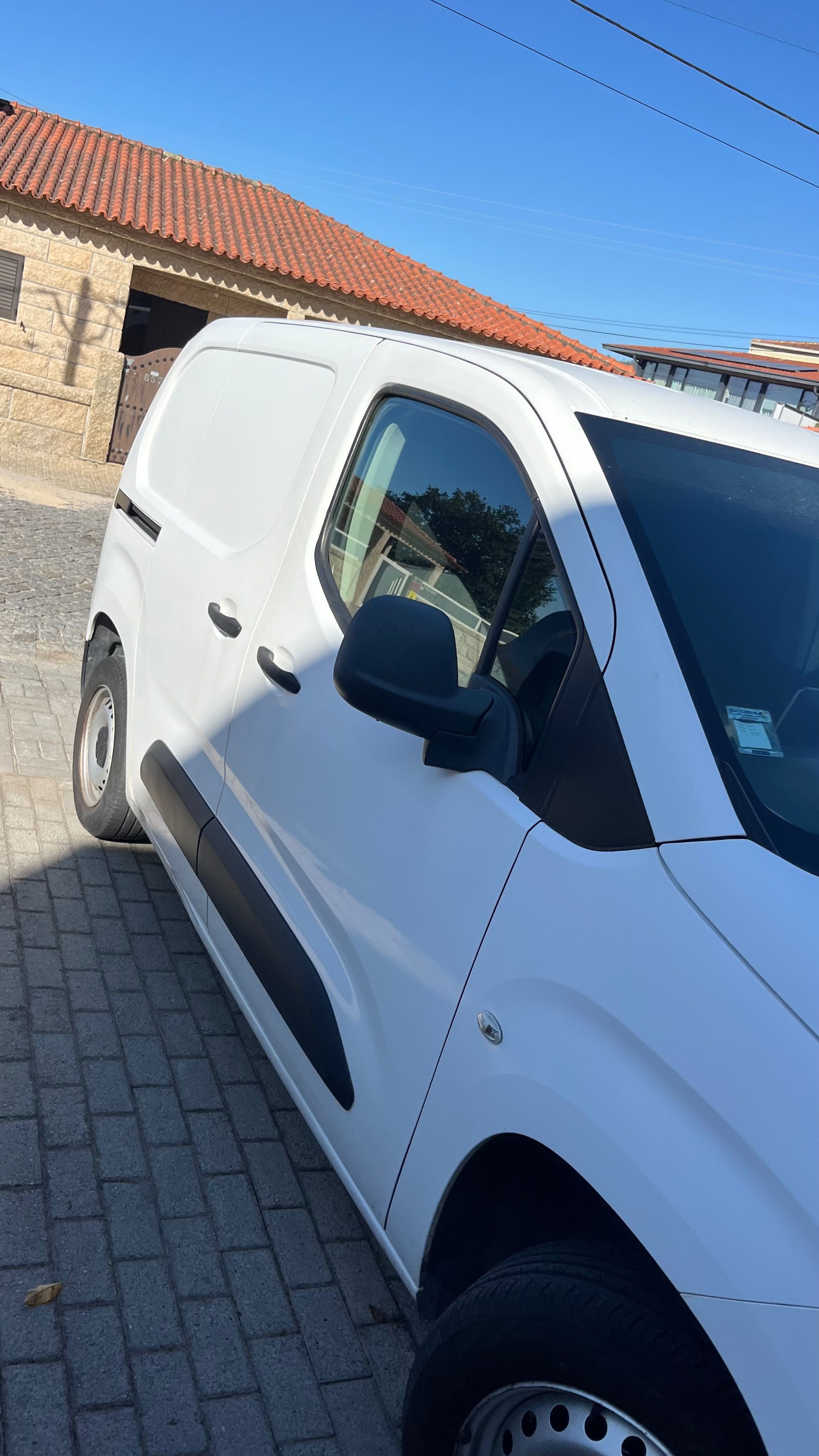 Carrinha com poucos quilómetros