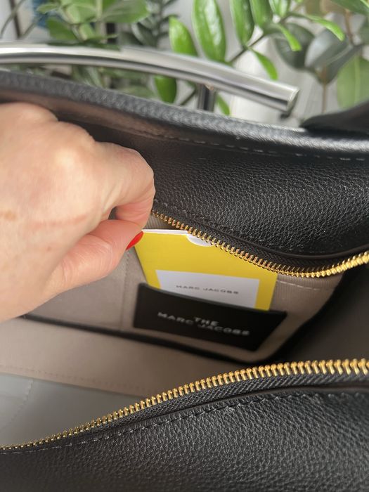 Сумка шкіряна  від Marc Jacobs.