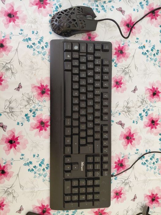 Vendo PC Completo com mouse, teclado e um monitor!