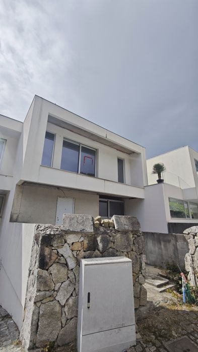 Moradia T3 com vista mar na Areosa