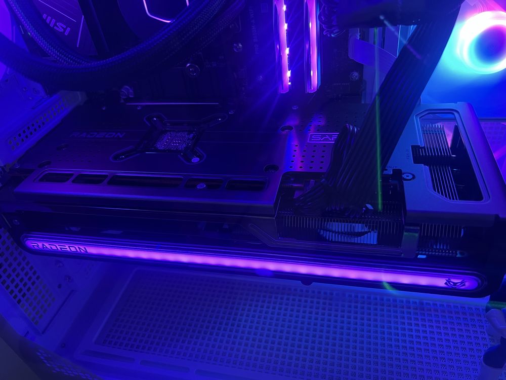 Rx 7800 xt sapphire Nitro+