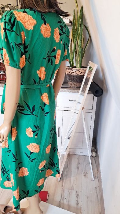 Sukienka zielona pomarańczowe kwiaty kopertowa