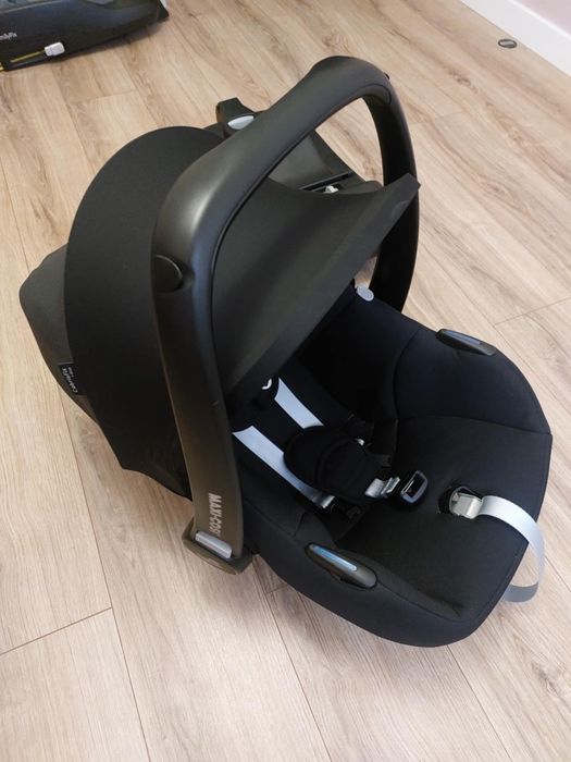 CabrioFix i-Size + CabrioFix i-Size Base