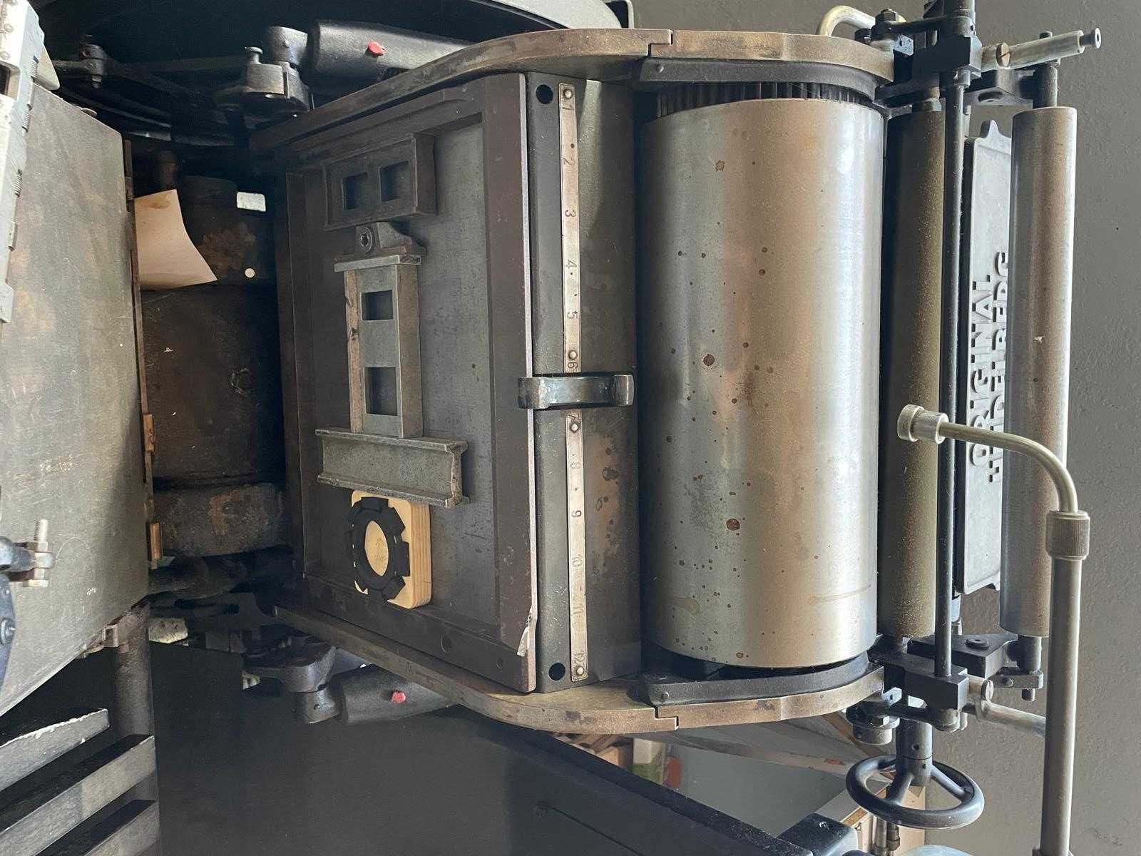 Máquina Original Heidelberg com cortantes incluídos