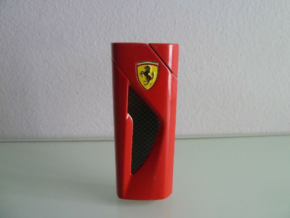 Isqueiro Oficial Ferrari em metal Novo a gás de colecção