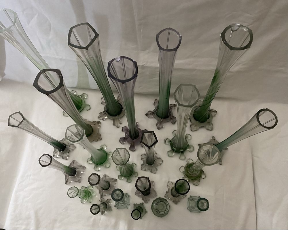 Coleção de 23 solitários de vidro em tons verde
