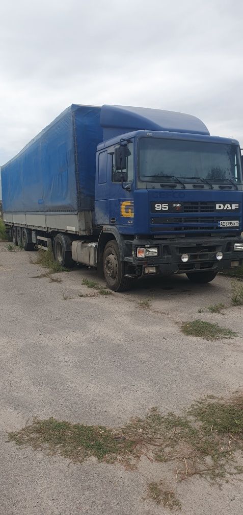 Полуприцем Schwartzmuller тягач даф
