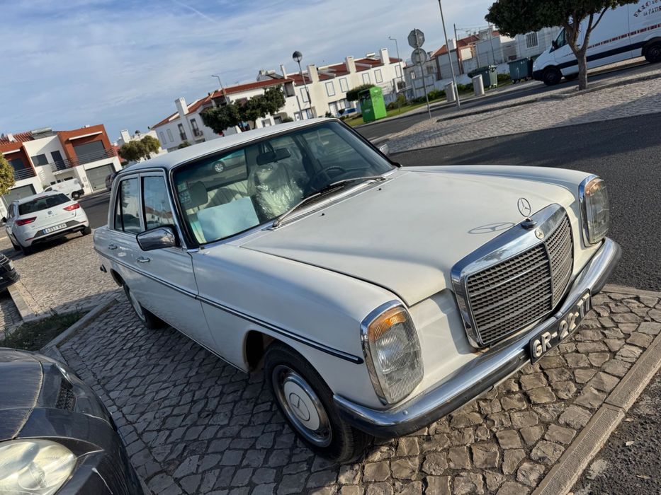 Mercedes-Benz /8 W115 220 Diesel 1979 – Restaurado