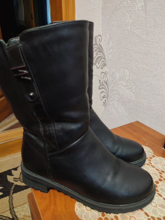 Продам чоботи 38р