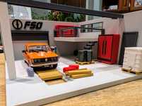 Diorama Garaż FSO z Kanałem i podnośnik kolumnowy  – Skala 1:43 Dioram