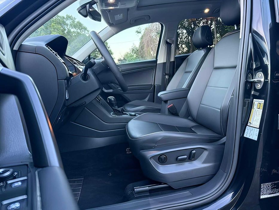 Volkswagen Tiguan      2021