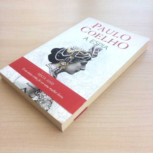 A espia, de Paulo Coelho