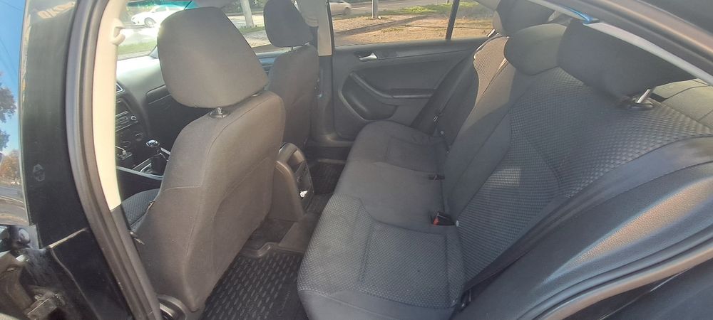 Volkswagen jetta 2013 року 2.0 газ-бензин механіка