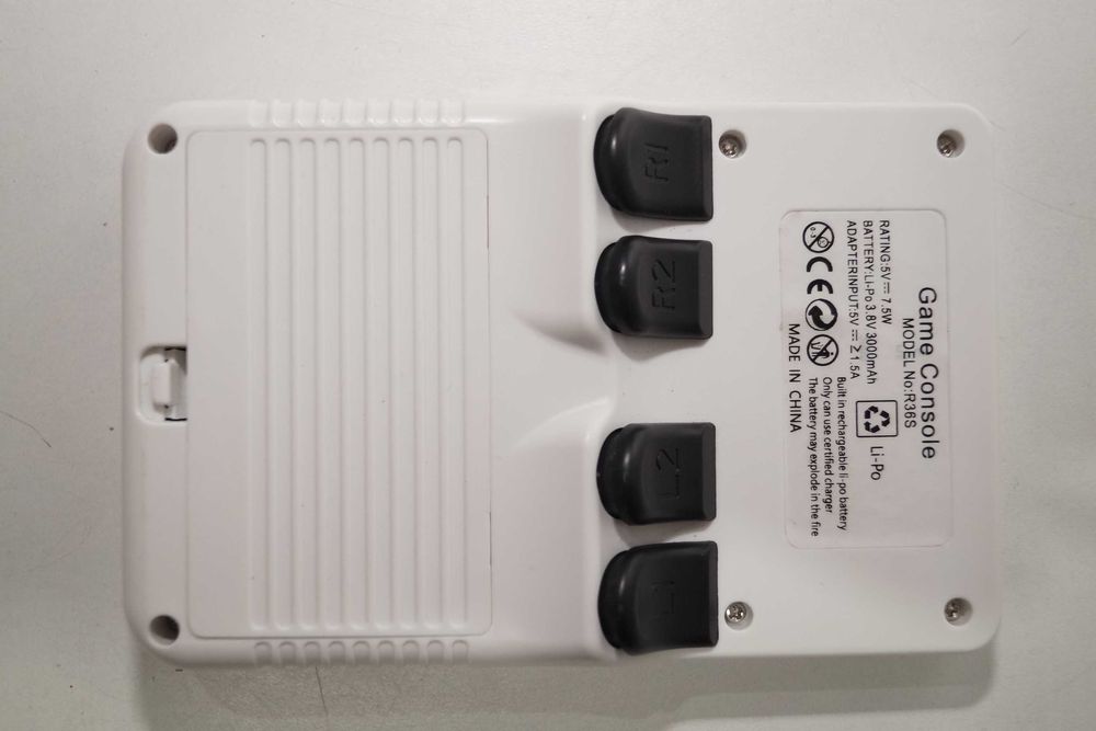 1565 Game console Konsola retro do gier R36S biała