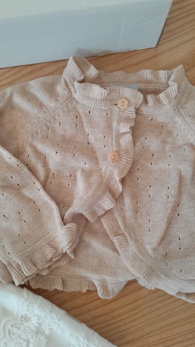 Piękny zestaw na chrzest Noeli r.74 – sukienka + buciki + czapeczka