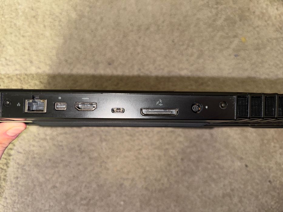 Sprzedam laptop Alienware 15 R3 i5/GTX 1060/16 GB RAM/SSD 250GB+HDD1TB