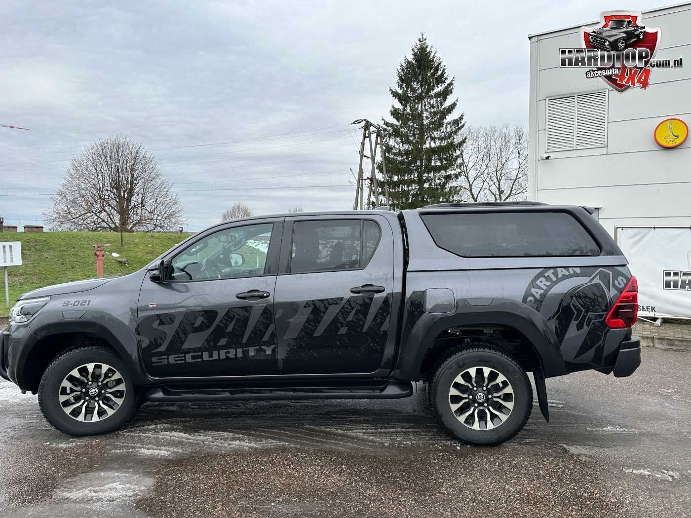 Zabudowa Toyota Hilux Revo Hardtop Premium VENTURE
